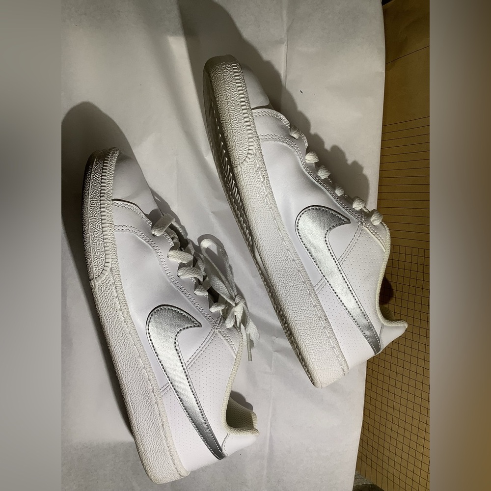 Nike White and Silver Low-Top Sneakers - Picture 13 of 13